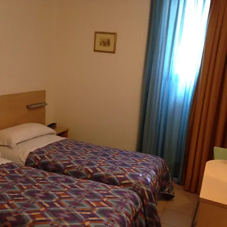 جونسون 2* بسكييرا ديل غاردا