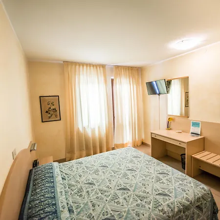 Johnson 2* Πεσκιέρα ντελ Γκάρντα