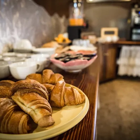 Ξενοδοχείο Johnson 2*