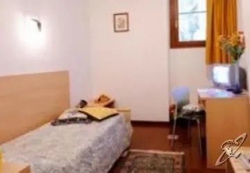 جونسون 2* بسكييرا ديل غاردا