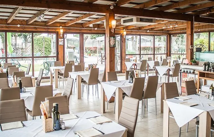 Ξενοδοχείο Johnson 2*